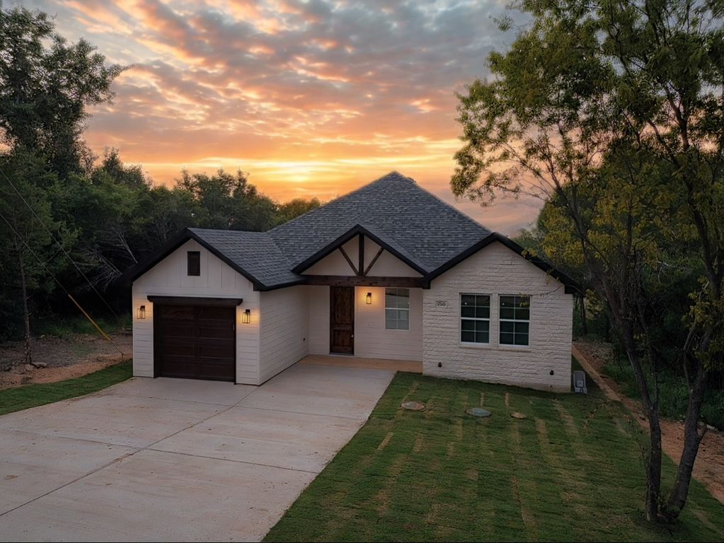750 E Bluebonnet Drive, Granbury, TX 76048