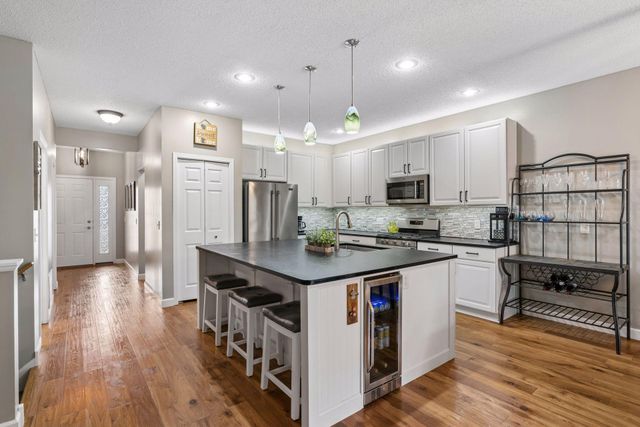 10830 Thone Circle, Woodbury, MN 55129