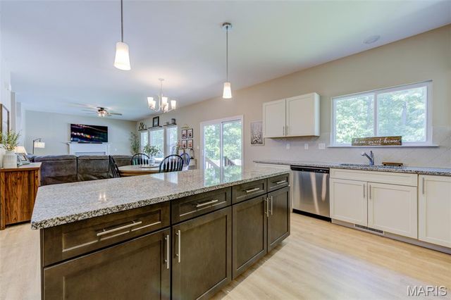 588 Lakewood Drive, Moscow Mills, MO 63362