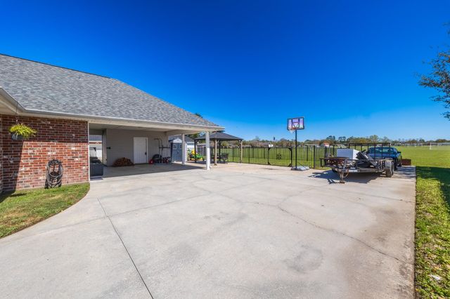 163 Lake Penchant Court, Houma, LA 70360