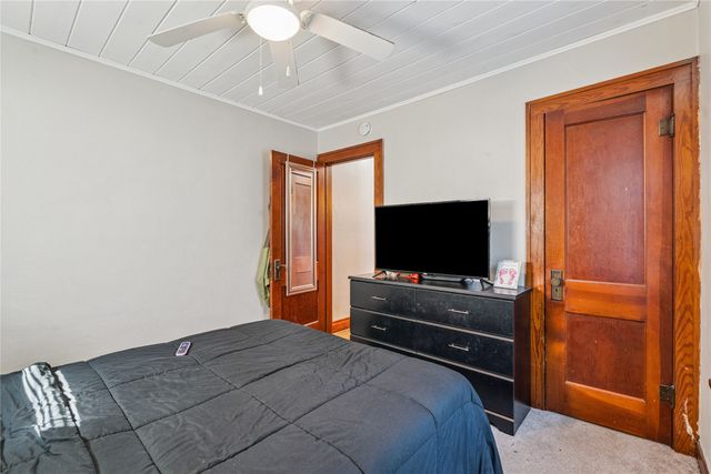 1325 N 4th Avenue E, Newton, IA 50208