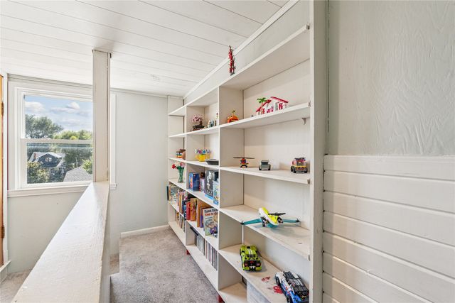 1325 N 4th Avenue E, Newton, IA 50208