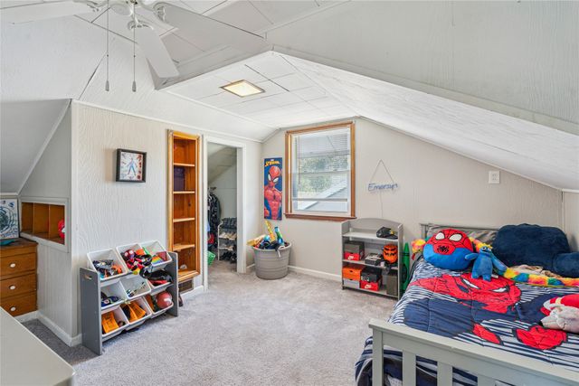 1325 N 4th Avenue E, Newton, IA 50208