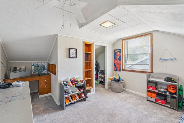 1325 N 4th Avenue E, Newton, IA 50208