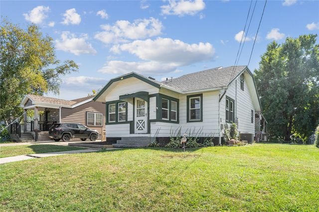 1325 N 4th Avenue E, Newton, IA 50208