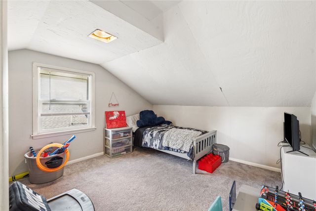 1325 N 4th Avenue E, Newton, IA 50208