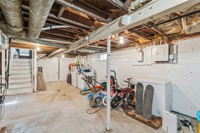 1325 N 4th Avenue E, Newton, IA 50208