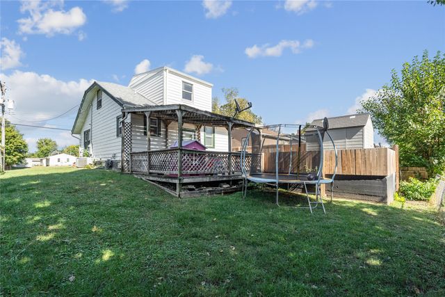 1325 N 4th Avenue E, Newton, IA 50208