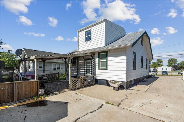 1325 N 4th Avenue E, Newton, IA 50208