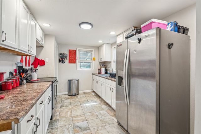 1325 N 4th Avenue E, Newton, IA 50208