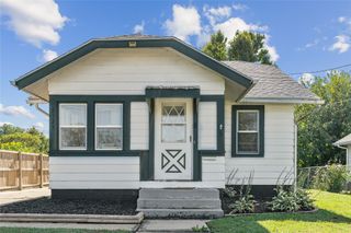 1325 N 4th Avenue E, Newton, IA 50208