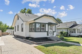 1325 N 4th Avenue E, Newton, IA 50208