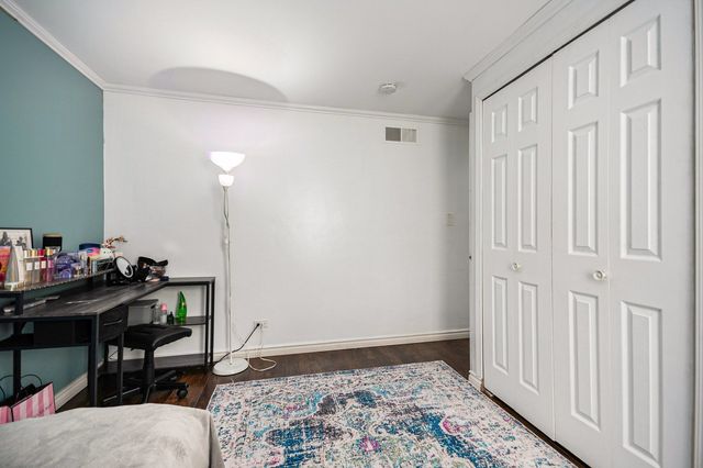 1921 Williamsburg Drive, Hoffman Estates, IL 60169