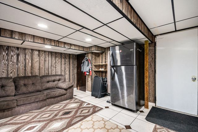 1921 Williamsburg Drive, Hoffman Estates, IL 60169