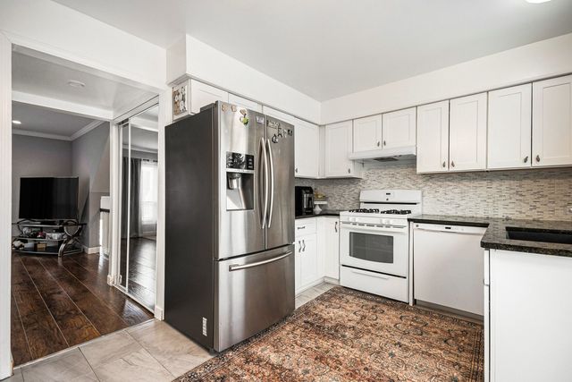 1921 Williamsburg Drive, Hoffman Estates, IL 60169