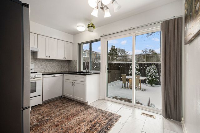 1921 Williamsburg Drive, Hoffman Estates, IL 60169