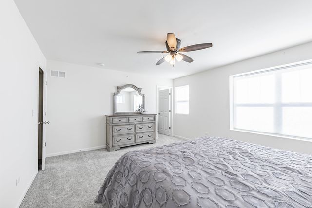 1050 E Oakton Street, Des Plaines, IL 60018