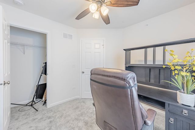 1050 E Oakton Street, Des Plaines, IL 60018