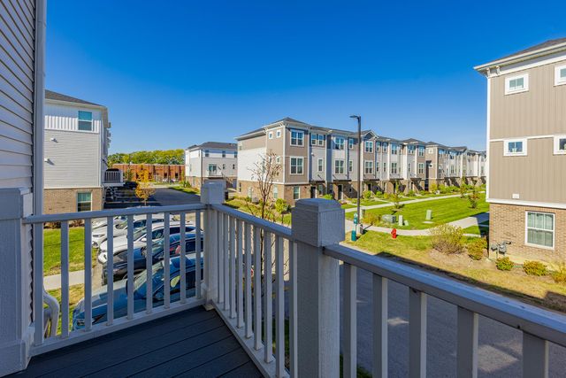 1050 E Oakton Street, Des Plaines, IL 60018