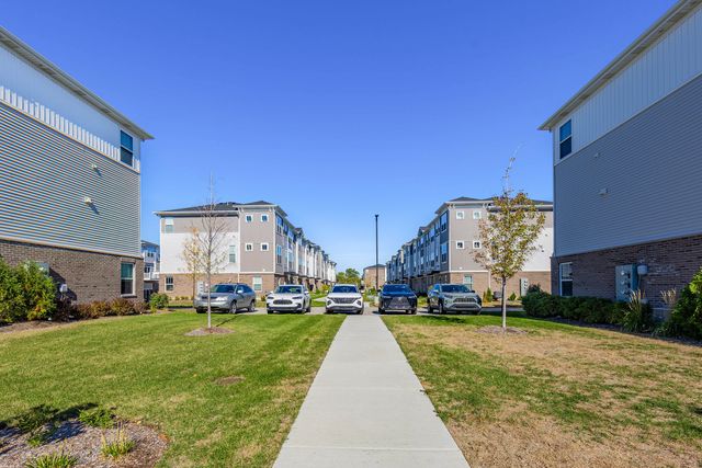 1050 E Oakton Street, Des Plaines, IL 60018