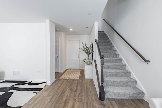 1050 E Oakton Street, Des Plaines, IL 60018