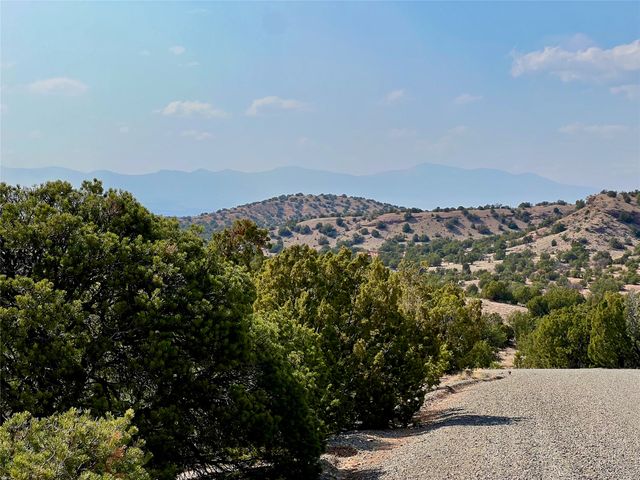 171 VUELTA MARIA, Santa Fe, NM 87506