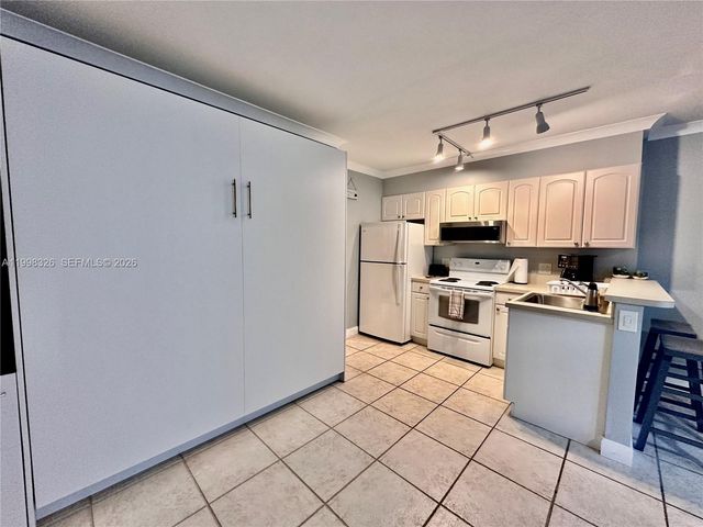1480 S Ocean Blvd 104, Lauderdale By The Sea, FL 33062