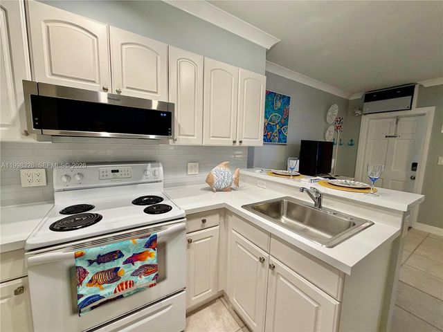 1480 S Ocean Blvd 104, Lauderdale By The Sea, FL 33062