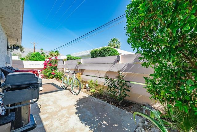 800 E Cottonwood Road, Palm Springs, CA 92262