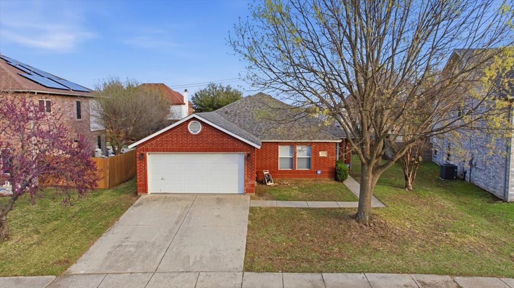 2208 Bantry Lane, Arlington, TX 76002