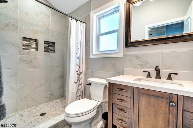 2010 Windsor Rd, Linden City, NJ 07036