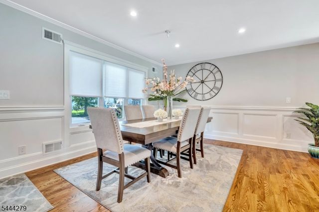 2010 Windsor Rd, Linden City, NJ 07036