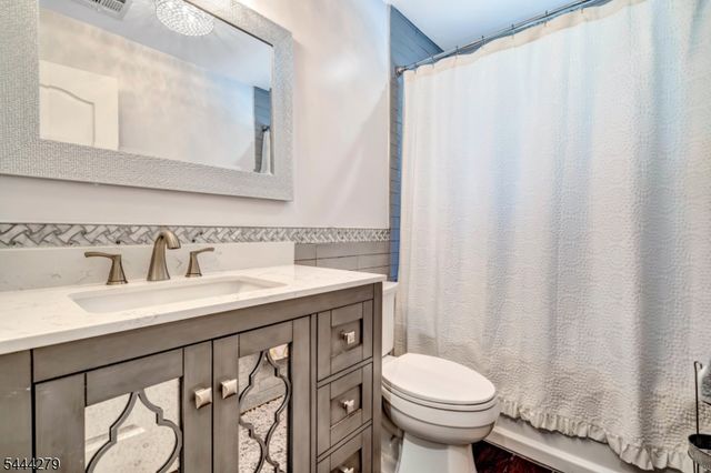 2010 Windsor Rd, Linden City, NJ 07036