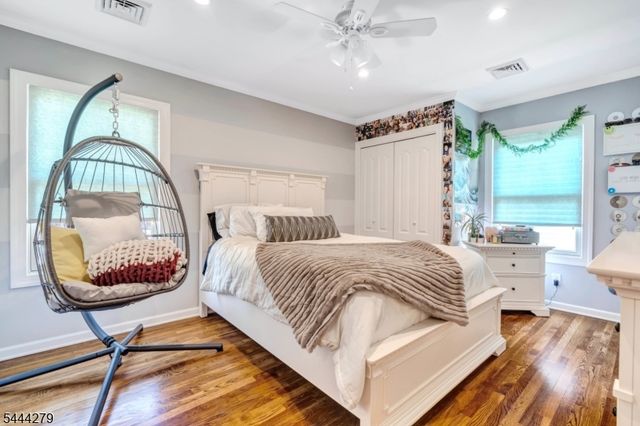 2010 Windsor Rd, Linden City, NJ 07036