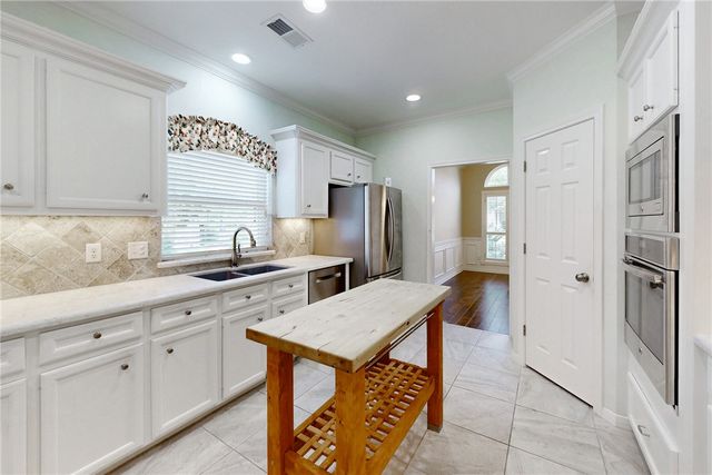 708 Putter Court, College Station, TX 77845