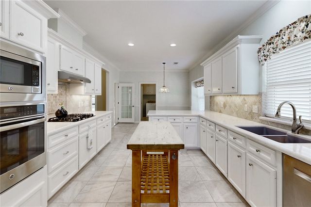 708 Putter Court, College Station, TX 77845