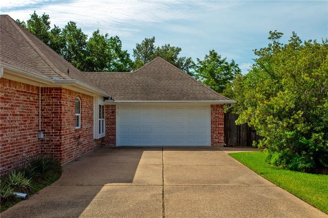 708 Putter Court, College Station, TX 77845