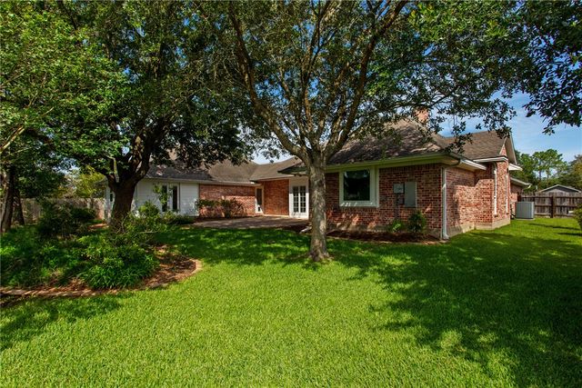 708 Putter Court, College Station, TX 77845