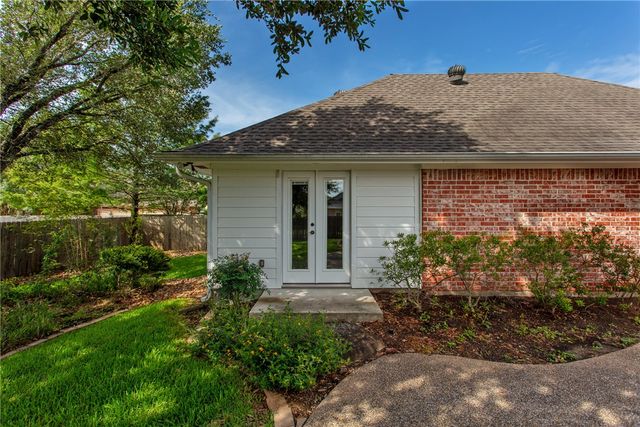 708 Putter Court, College Station, TX 77845