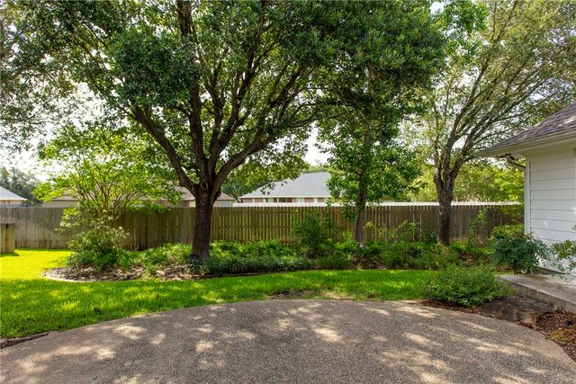 708 Putter Court, College Station, TX 77845