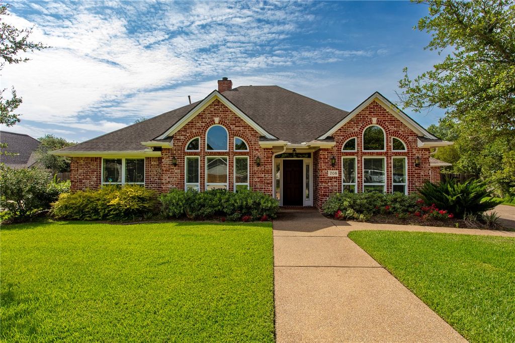 708 Putter Court, College Station, TX 77845