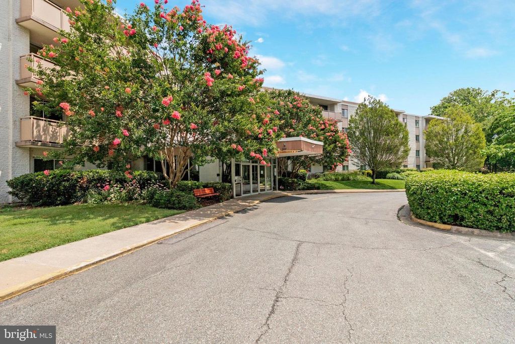 7501 DEMOCRACY BLVD #414, Bethesda, MD 20817
