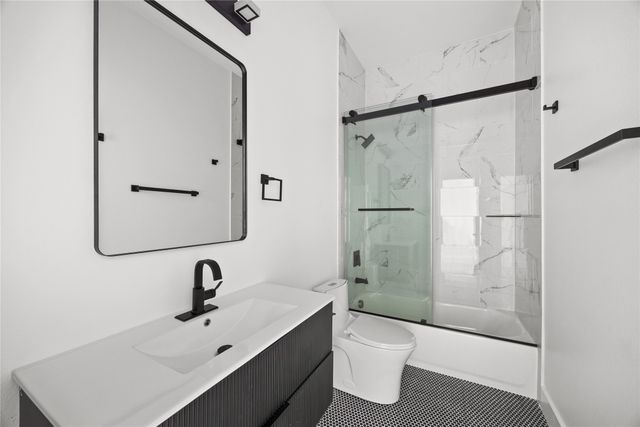 302 E Glenwood, Mabank, TX 75147