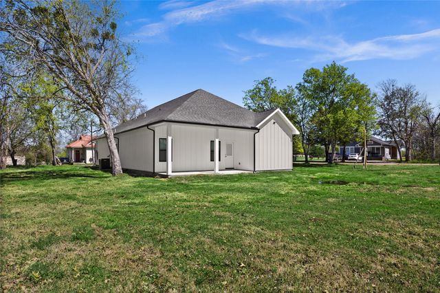 302 E Glenwood, Mabank, TX 75147