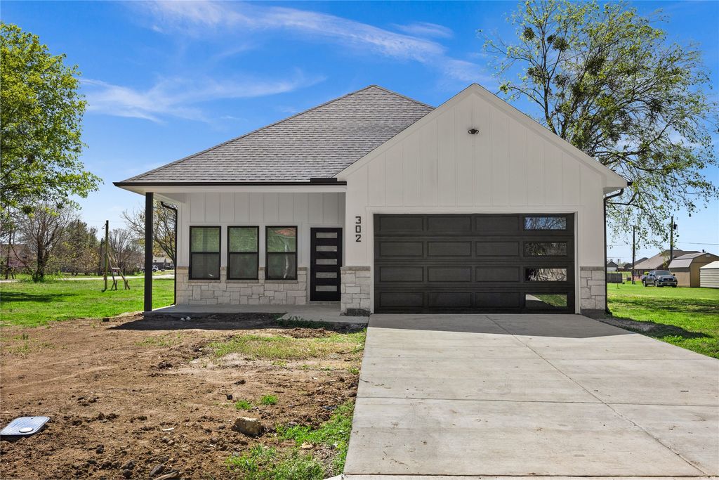 302 E Glenwood, Mabank, TX 75147