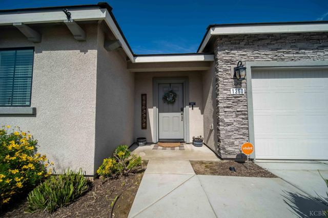 1360 W Angus Court, Hanford, CA 93230