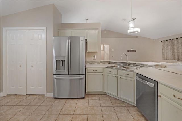 640 WOODVIEW DRIVE, Tavares, FL 32778