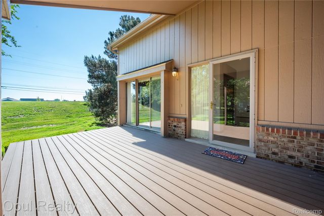 37440 N Laurel Park Drive, Livonia, MI 48152