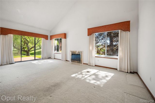 37440 N Laurel Park Drive, Livonia, MI 48152