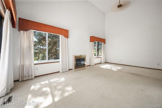 37440 N Laurel Park Drive, Livonia, MI 48152